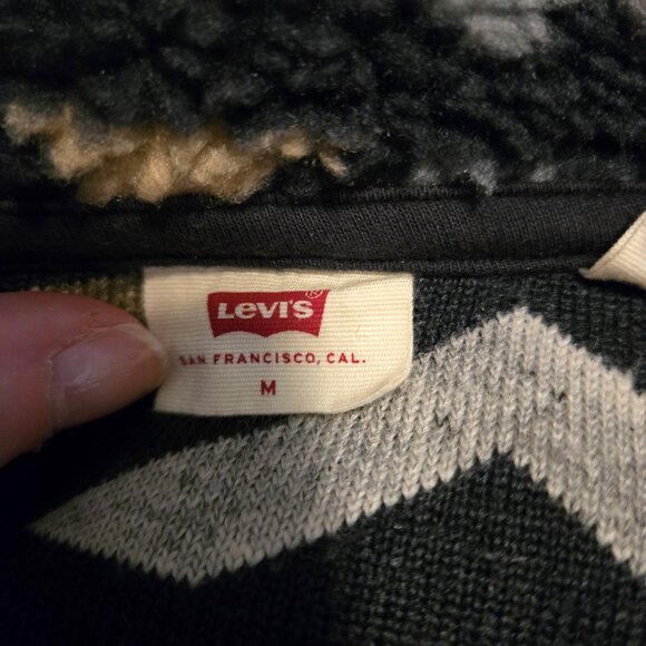 Levi's Fall Fleece - Picture 2 of 3